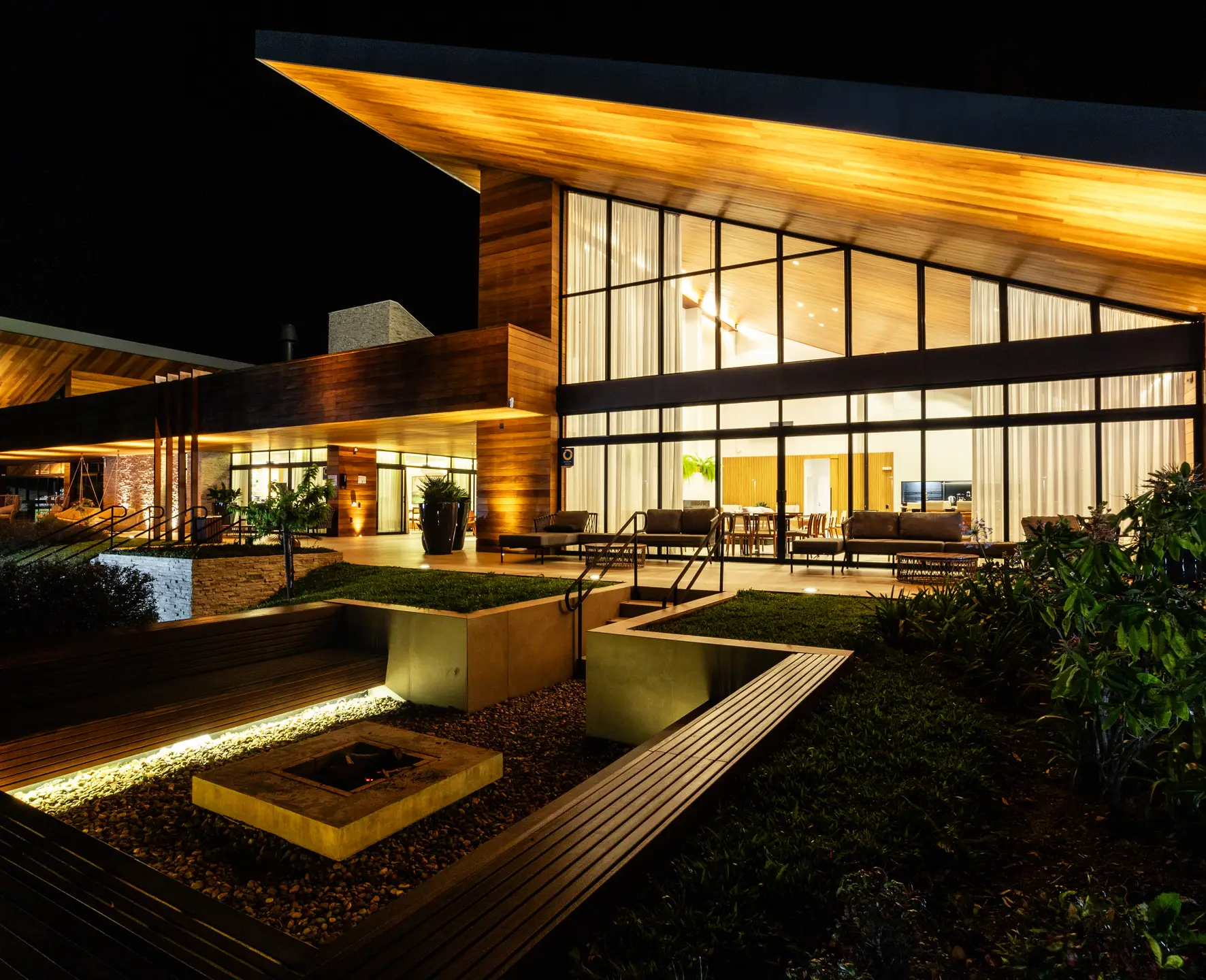 Club House iluminado do Aspen Condomínio Clube