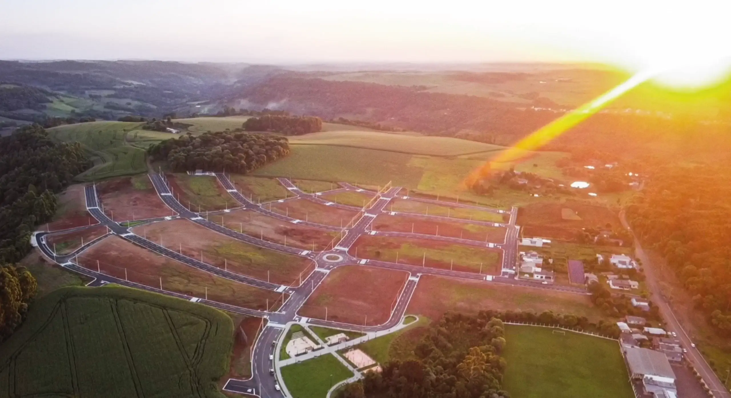 Vista aérea do Parque Siena em Xanxerê ao pôr do sol