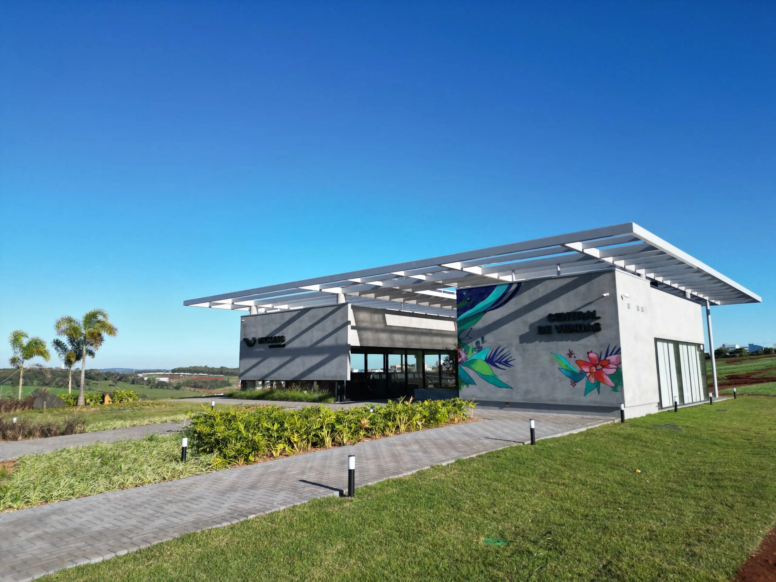 Vista da fachada da central de vendas Vederti em Chapecó