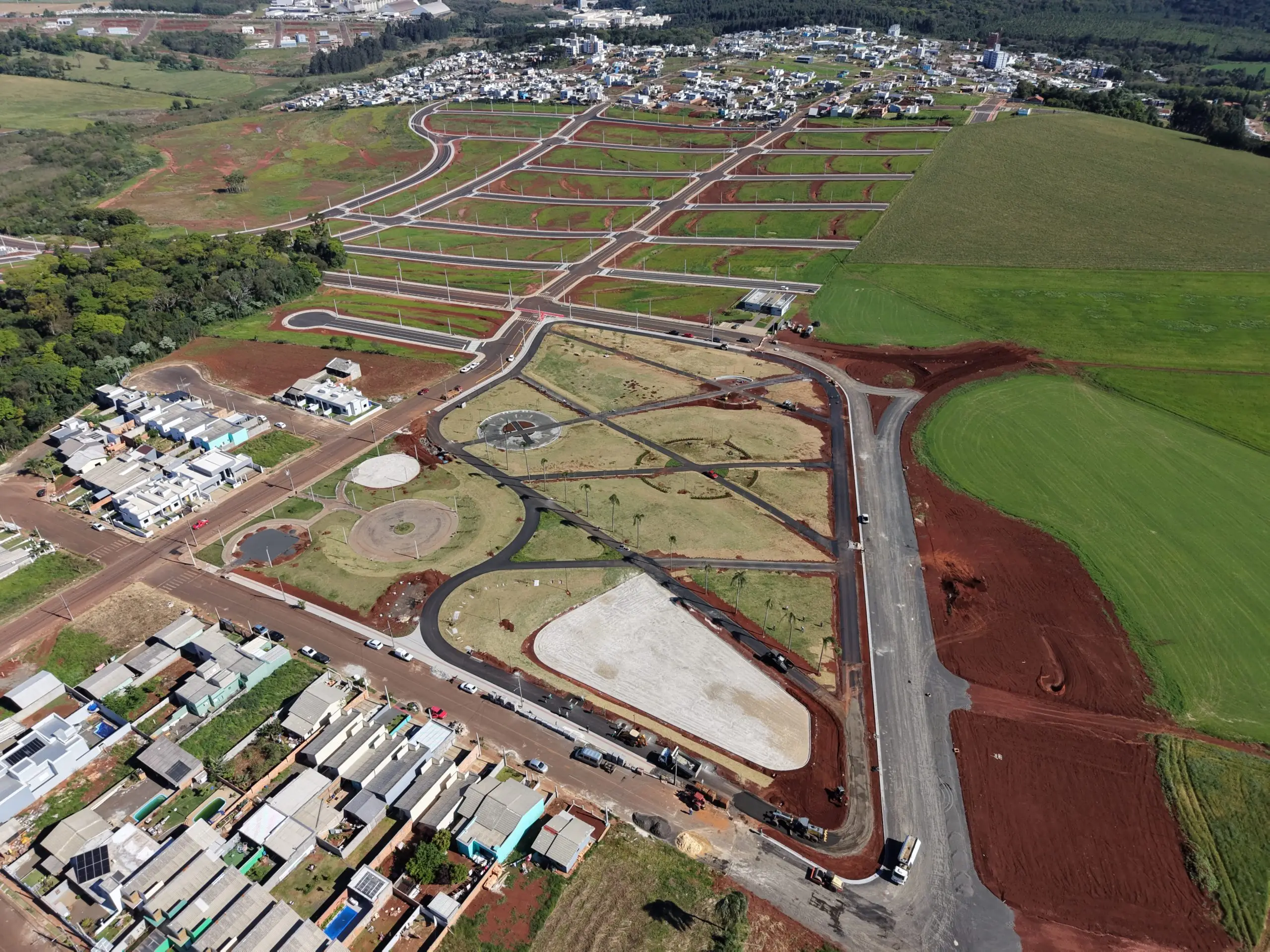 Foto aérea real do Parque Vederti em implantação, em Chapecó